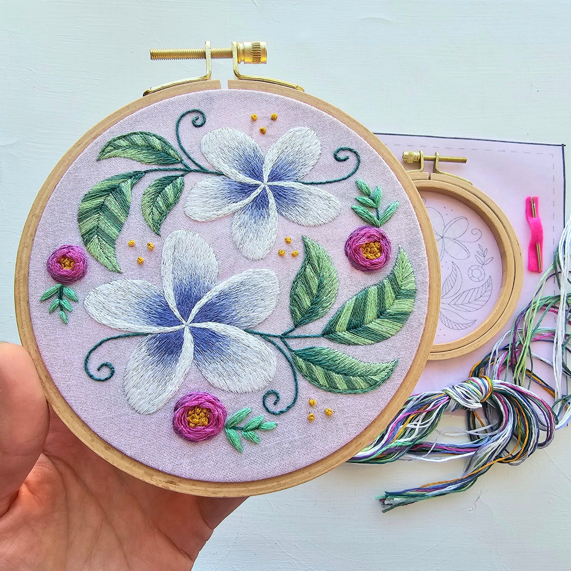 Hand Embroidery Starter with Pattern, stitch Embroidery Cloth with Color  Pattern, Embroidery Hoop, Threads, Tools (Floral