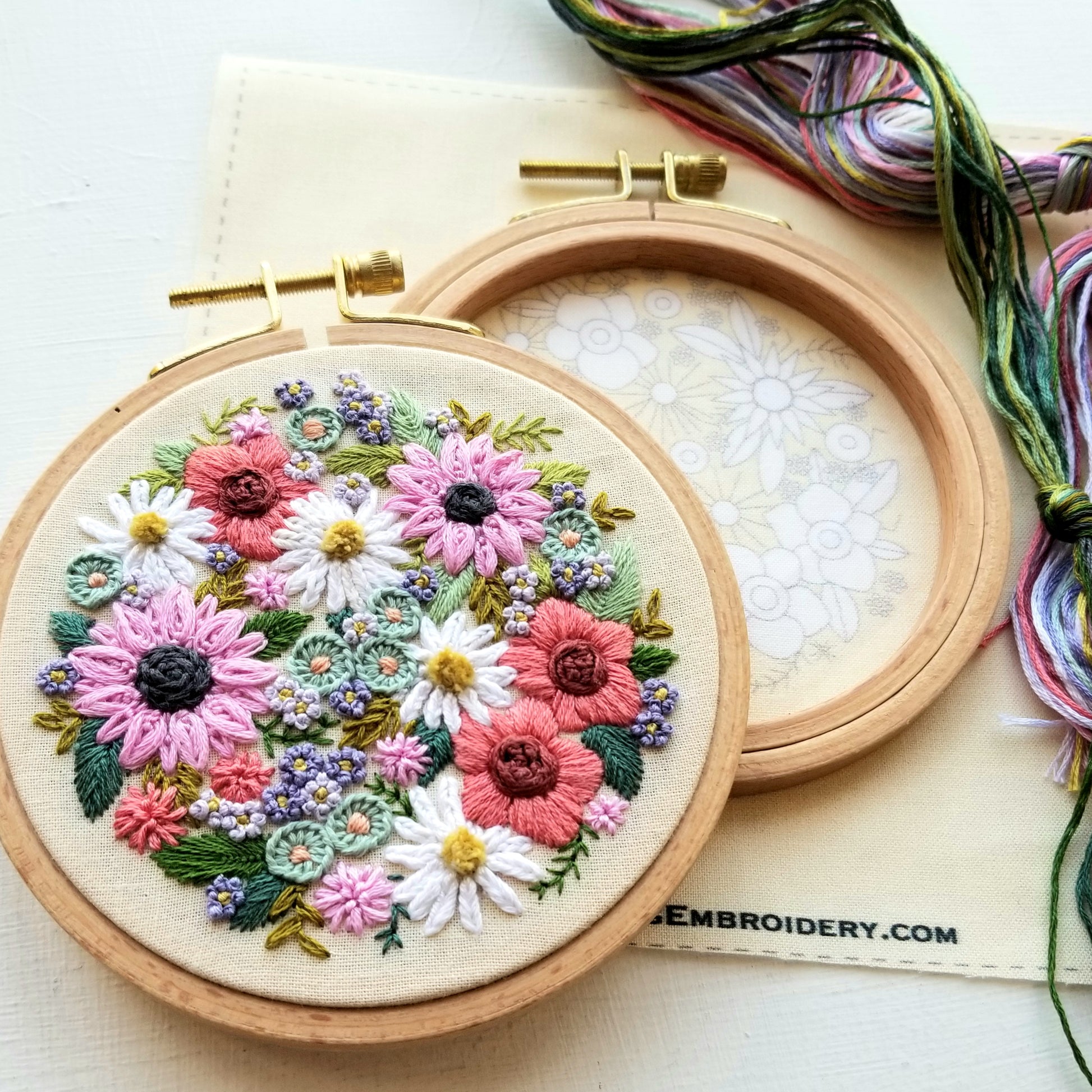  VELLBONG Embroidery Kit with Floral Pattern 4 Sets