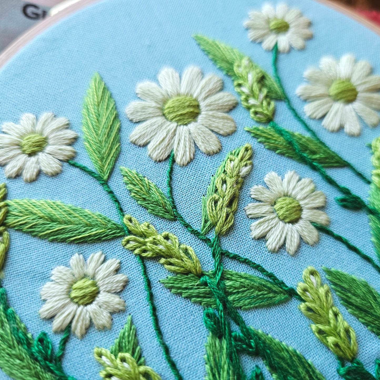 Daisy Field Embroidery Kit