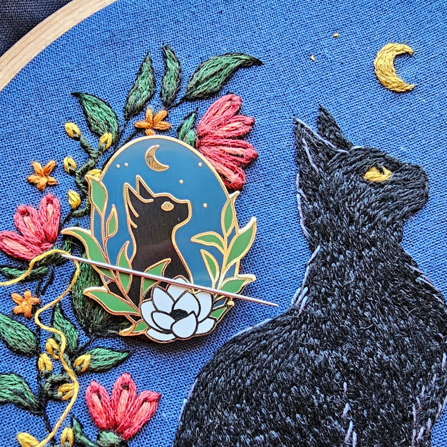 Stargazer Cat Enamel Needle Minder