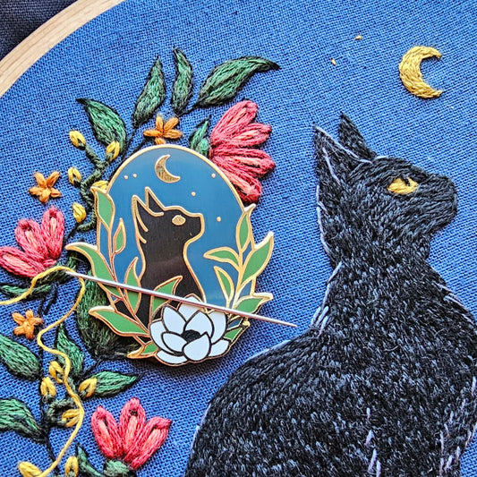 Stargazer Cat Enamel Needle Minder