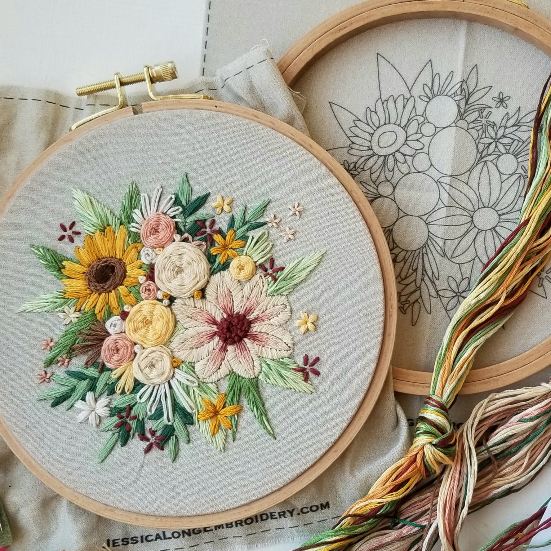  VELLBONG Embroidery Kit with Floral Pattern 4 Sets