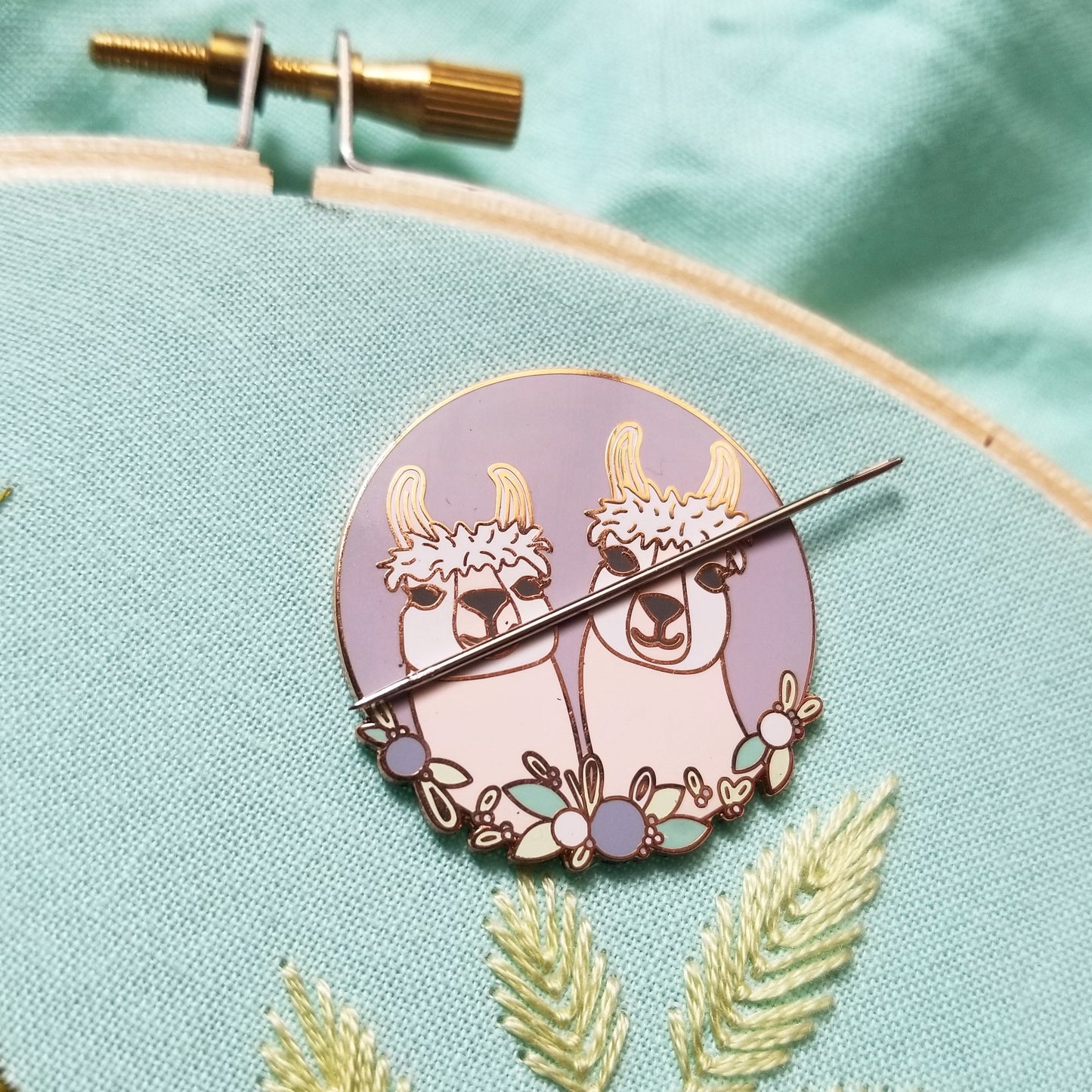 Llama Mamas Enamel Needle Minder