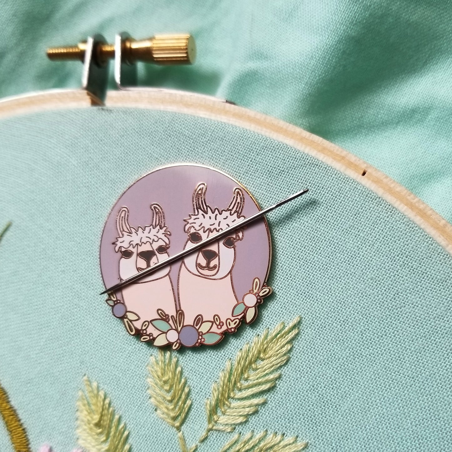 Llama Mamas Enamel Needle Minder