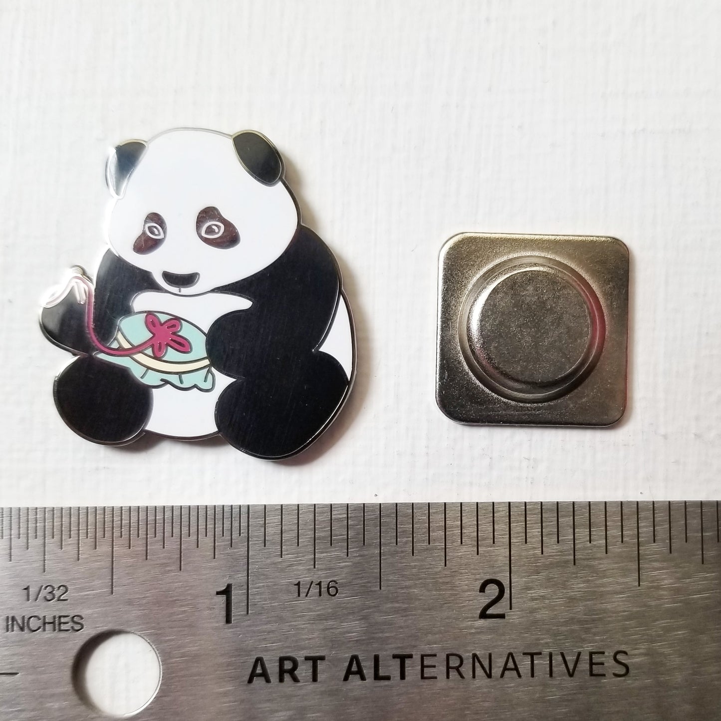 Stitching Panda Enamel Needle Minder