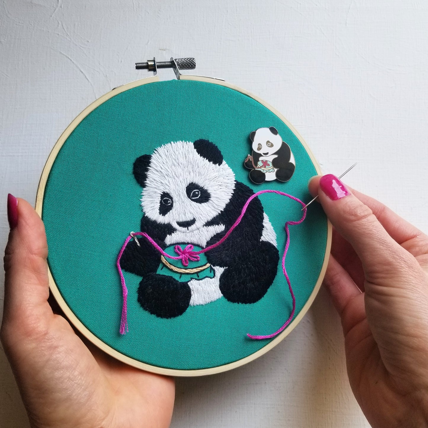 Stitching Panda Enamel Needle Minder