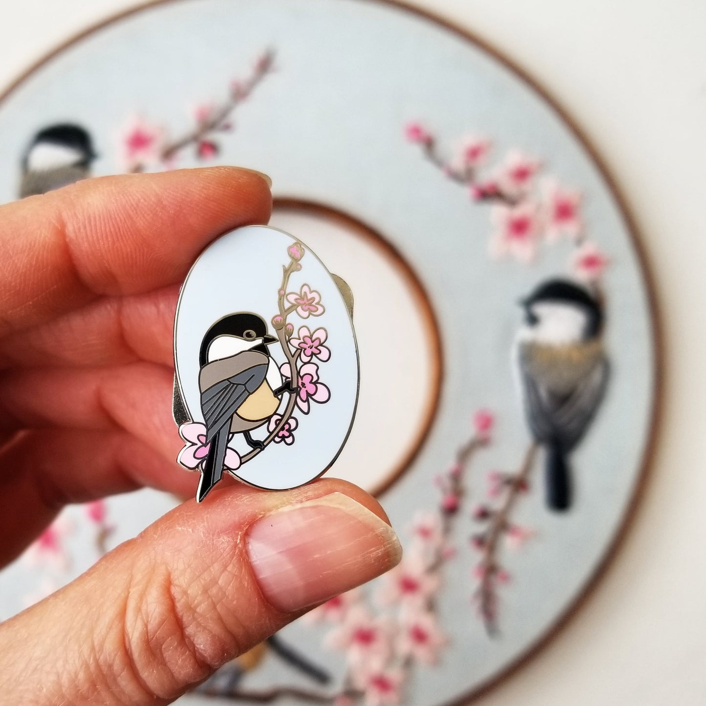 Chickadee Enamel Needle Minder